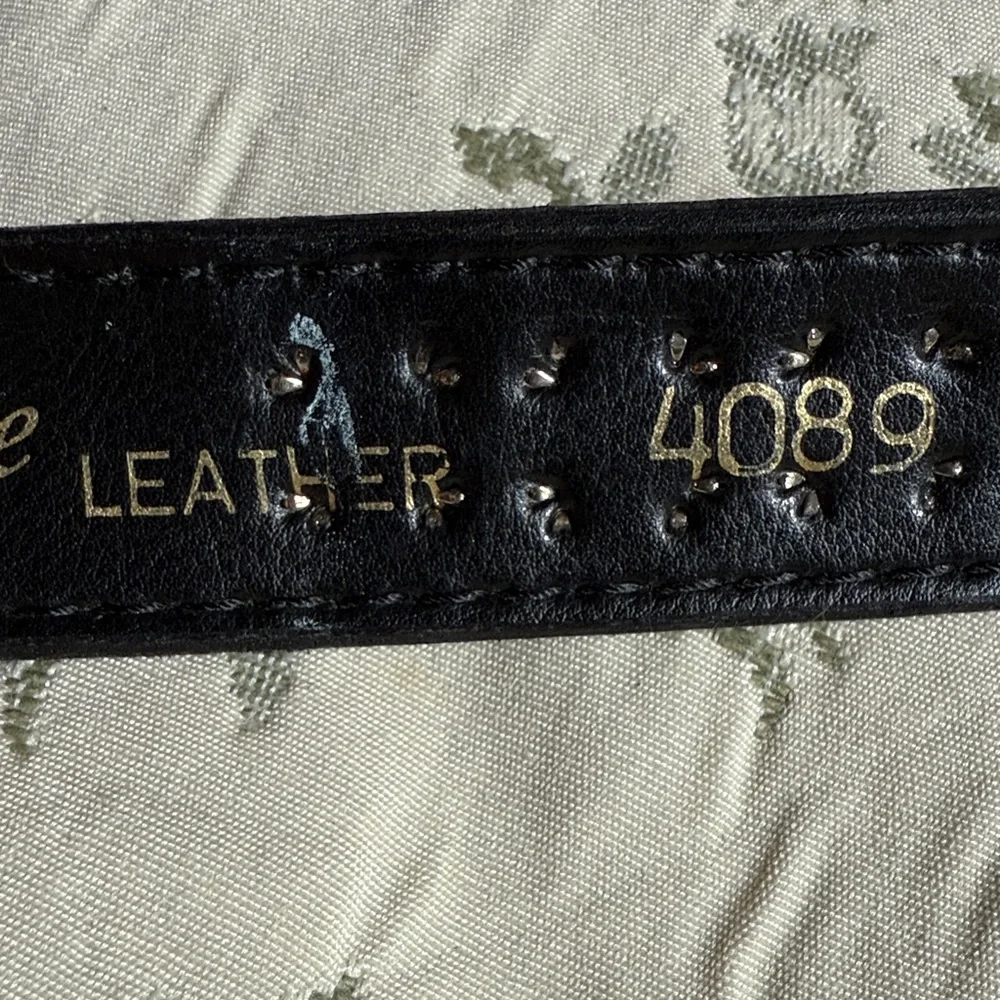 Black Leather Belt with Silver Buckle and Multicolor Accents Vintage Small. - Picture 15 of 17